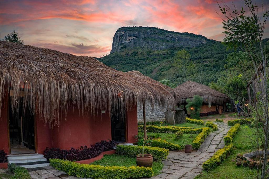 Deshadan Eco Valley - An Eco Friendly Mud House Kanthalloor